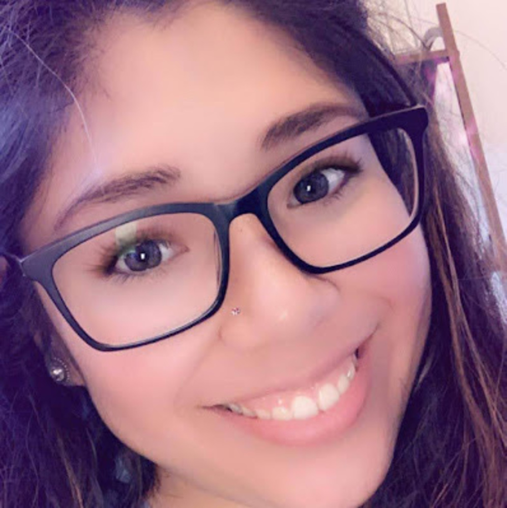 Meet your Posher, Alejandra